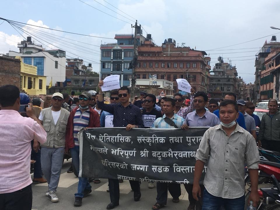 लगनखेलको बटुक भैरव मन्दिर संरक्षण निम्ति आइतबार स्थानीयको विरोध प्रदर्शन। तस्बिर सौजन्य: सेभ हेरिटेज