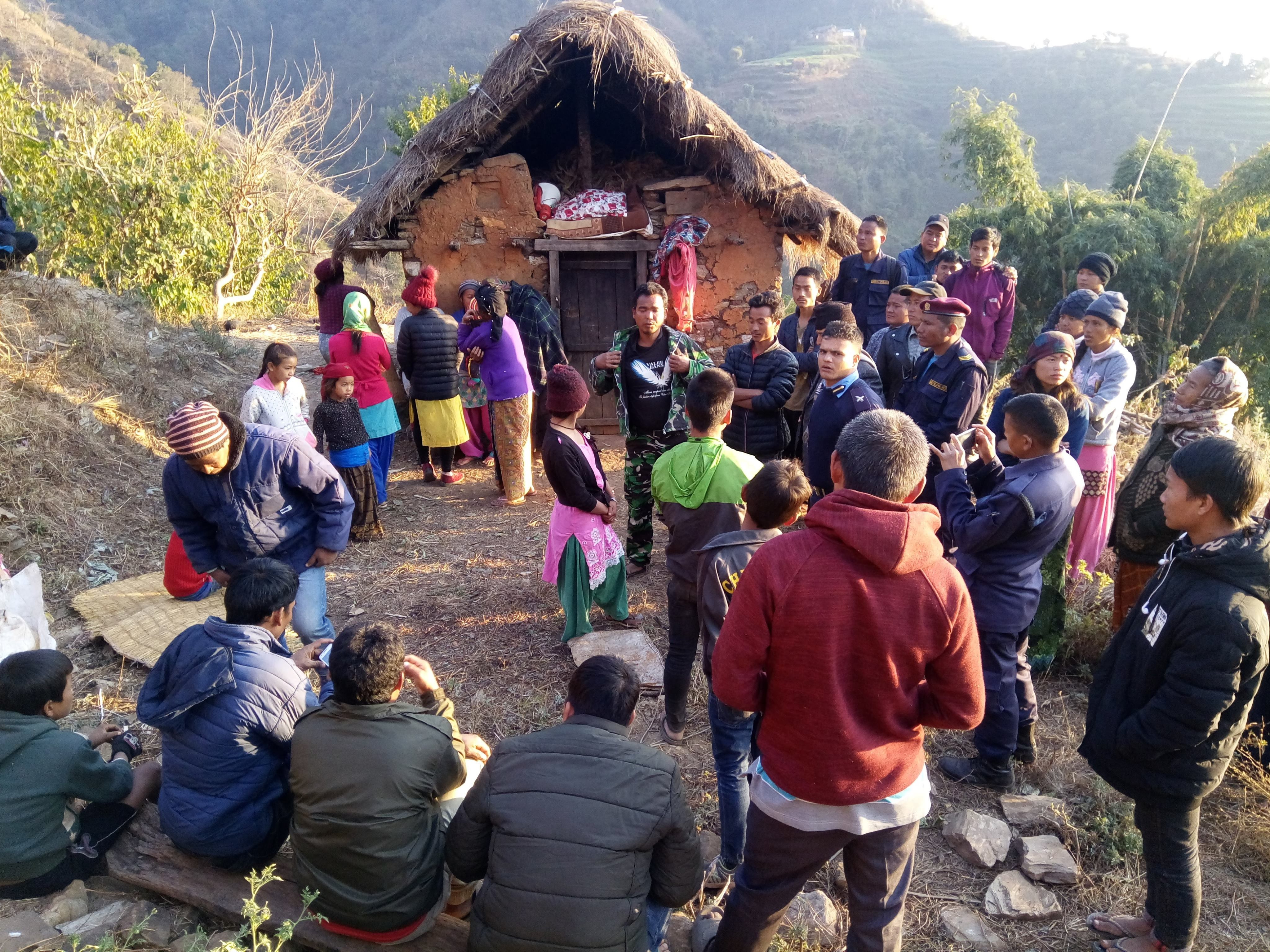 बराहताल–९ स्थित सिंजालीको घरमा गरिएको विवाहको तयारी। बाल विवाह भएकाले विवाहस्थलमा नै गएर प्रहरीले रोकेको हो। तस्वीरःजिल्ला प्रहरी कार्यालयबाट प्राप्त