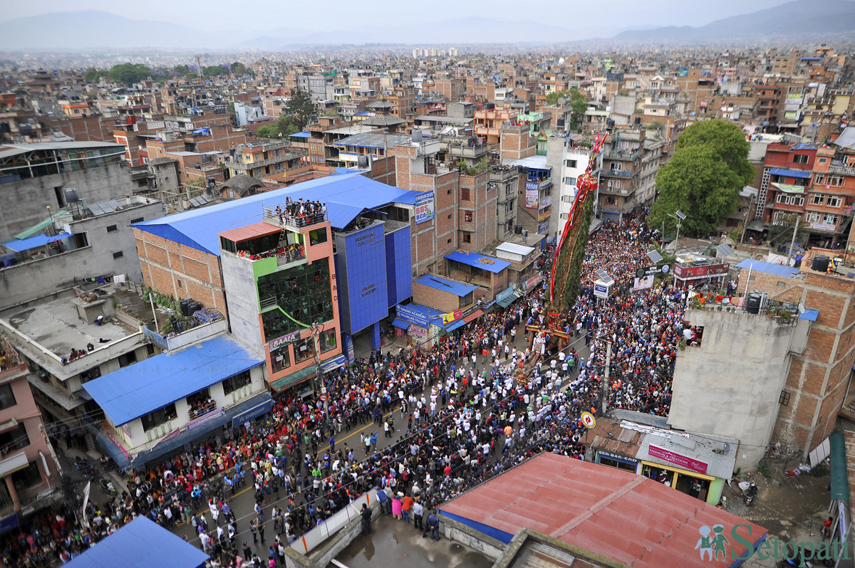 ललितपुरमा गत वर्ष सम्पन्न रातो मच्छिन्द्रनाथको जात्रा। फाइल तस्बिर: नारायण महर्जन/सेतोपाटी