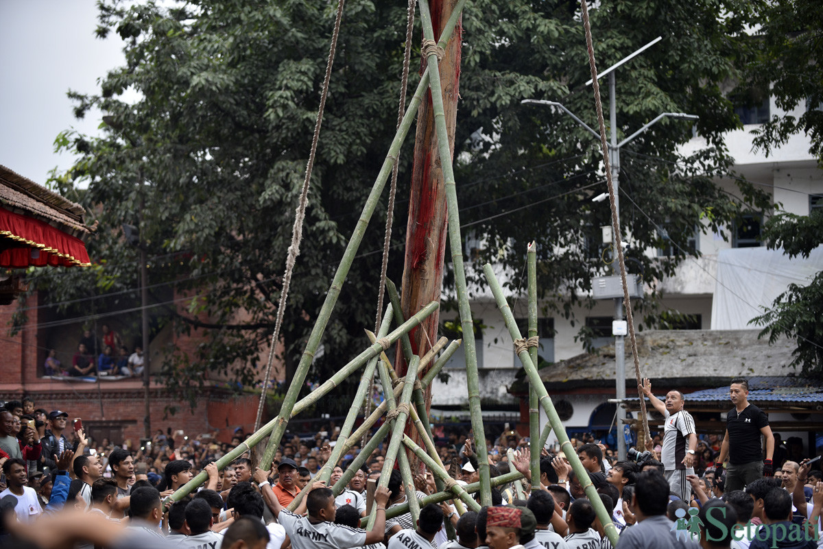 यःसिं ठड्याइँदै। तस्बिरः नारायण महर्जन/सेतोपाटी