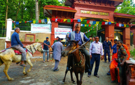 सोमबार काँक्रेविहारमा सुरू गरिएको घोडा सवारीको उद्घाटनमा कर्णाली प्रदेशका मुख्य न्यायाधिवक्ता विद्याभूषण मानन्धर।तस्बिर: दिपकजंग शाही/सेतोपाटी