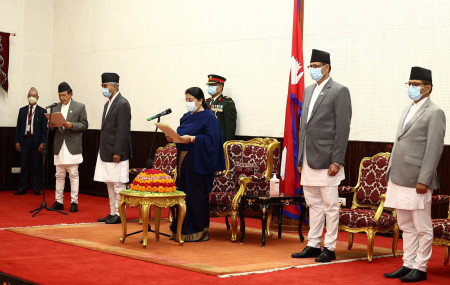 तस्बिरः प्रधानमन्त्रीको सचिवालय।