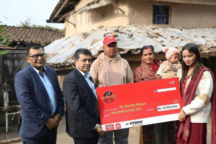 आइएमई ग्रुपले गर्‍यो कैलालीकी प्रमिला रोकायालाई एक करोडको चेक हस्तान्तरण