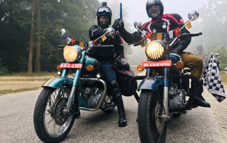 काठमाडौंबाट डोल्पाको फोक्सुन्डो यात्रामा बुलेट बाइक चालक। तस्बिरः सेतोपाटी
