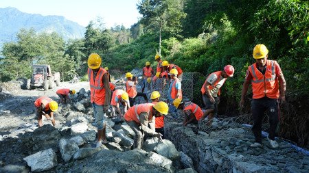 ढोरपाटन जोड्ने सडक स्तरोन्नितका लागि एक अर्ब बजेट