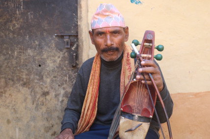 पूर्णबहादुरको सारंगी सुपरहिट, शालिकरामको सारंगी नि!