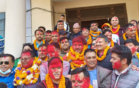 जितपछि खुसीयाली मनाउँदै पोख्रेल नेतृत्वको गठबन्धन।