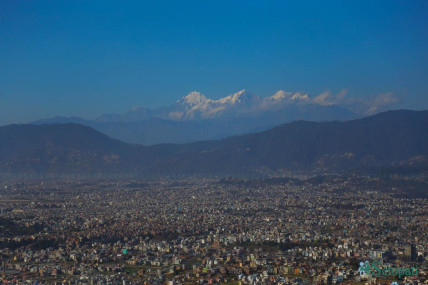 आकाश खुल्दा काठमाडौंबाट देखिएका हिमालहरू (तस्बिरहरू)