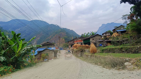 ठेक्का लागेको पाँच वर्षमा पनि भएन सडक कालोपत्र