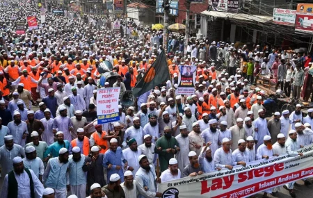 मंगलबार बंगलादेशको राजधानी ढाकामा भएको प्रदर्शन।