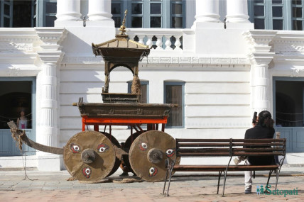 बसन्तपुरमा इन्द्रजात्राको तयारीः सजिँदैछ गद्दी बैठक, बन्दैछ रथ (तस्बिरहरू)