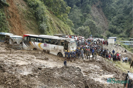 झ्याप्ले खोलाको पहिरोमा बाँचेका चालकको बयान