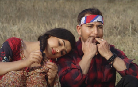 भिडिओमा कलाकार ऋचा थापा र सुमित थापा