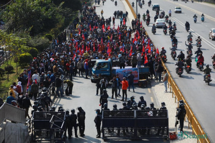 कोटेश्वरमा दुर्गा प्रसाईं समूहको प्रदर्शन (तस्बिरहरू)