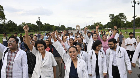 ३१ वर्षीया डाक्टरको बलात्कार र हत्यापछि चिकित्सकहरूले गरेको प्रदर्शन।