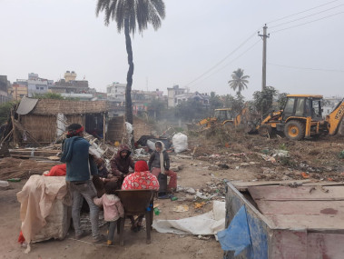 बिपी उद्यानको अतिक्रमित जग्गामा बनेका संरचना हटाउन सुरू