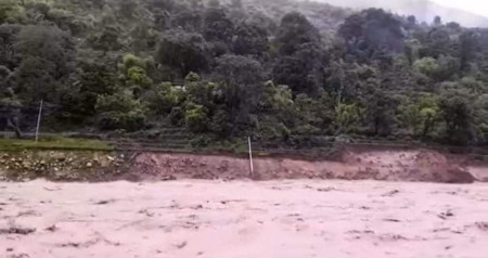 सेती नदीमा बाढीः ६० परिवारलाई सारियो सुरक्षित स्थानमा
