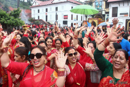 झरीका बीच पशुपतिमा तिजको रौनक (तस्बिरहरू)