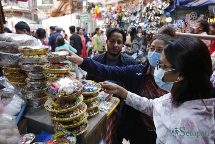 सदाबहार बजारमा लाग्यो तिहार (तस्बिरहरू)