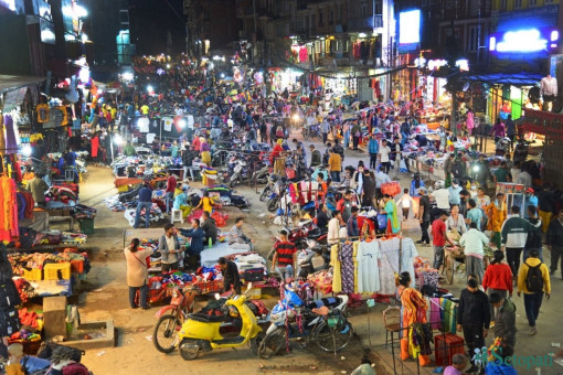 काठमाडौंमा फुटपाथ व्यापार निषेधपछि ललितपुरमा भीड, लगायो यी क्षेत्रमा रोक