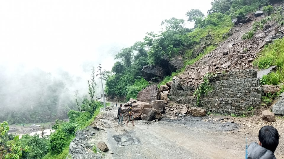 पहिरोले कर्णाली राजमार्ग पुनः अवरुद्ध