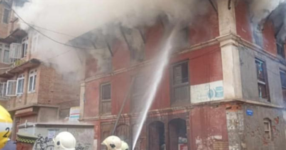 डेढ घन्टापछि नियन्त्रणमा आयो कुम्भेश्वरको आगलागी