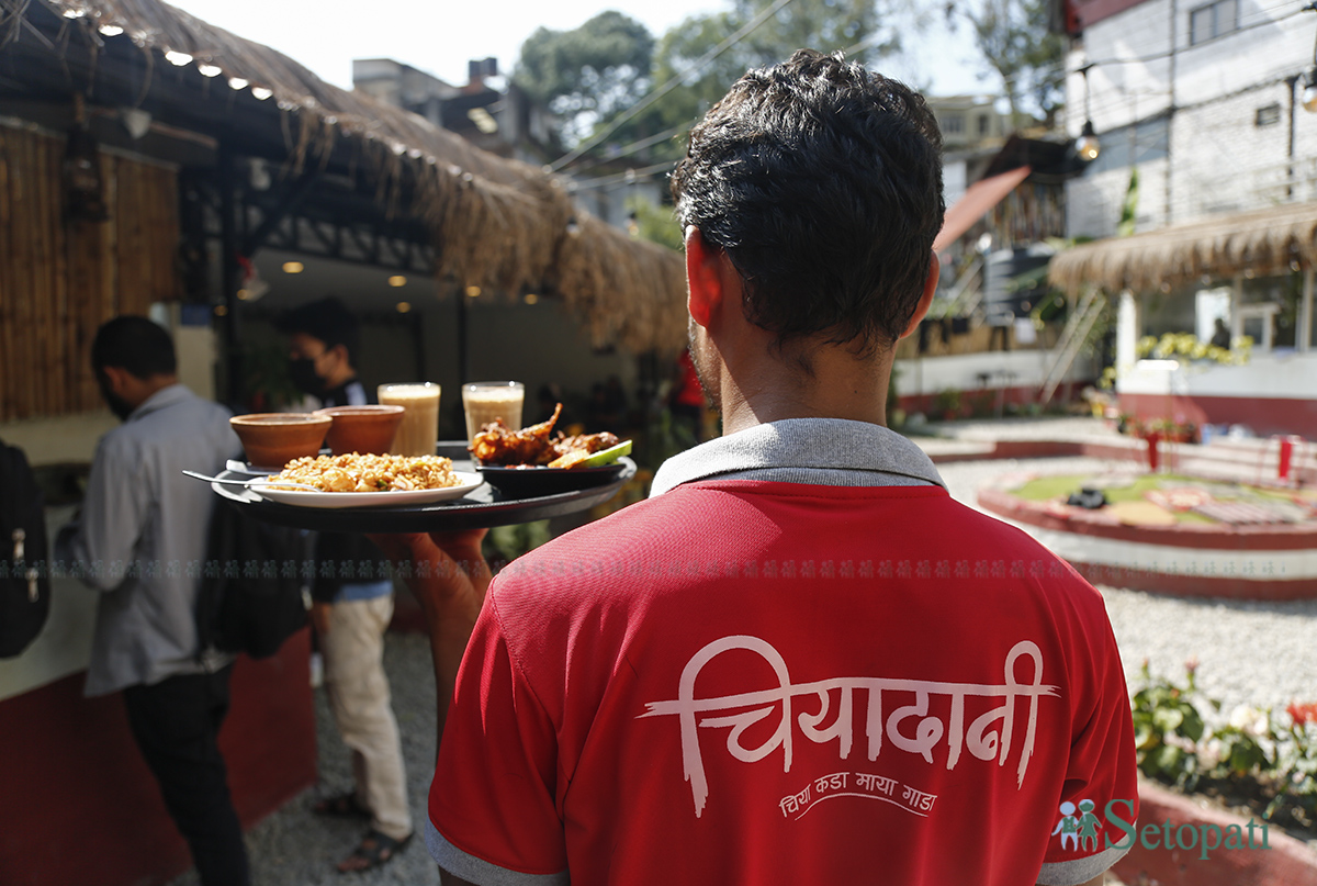 काठमाडौंको बानेश्वरमा खुलेको चियादानी। तस्बिरः नवीनबाबु गुरूङ/सेतोपाटी