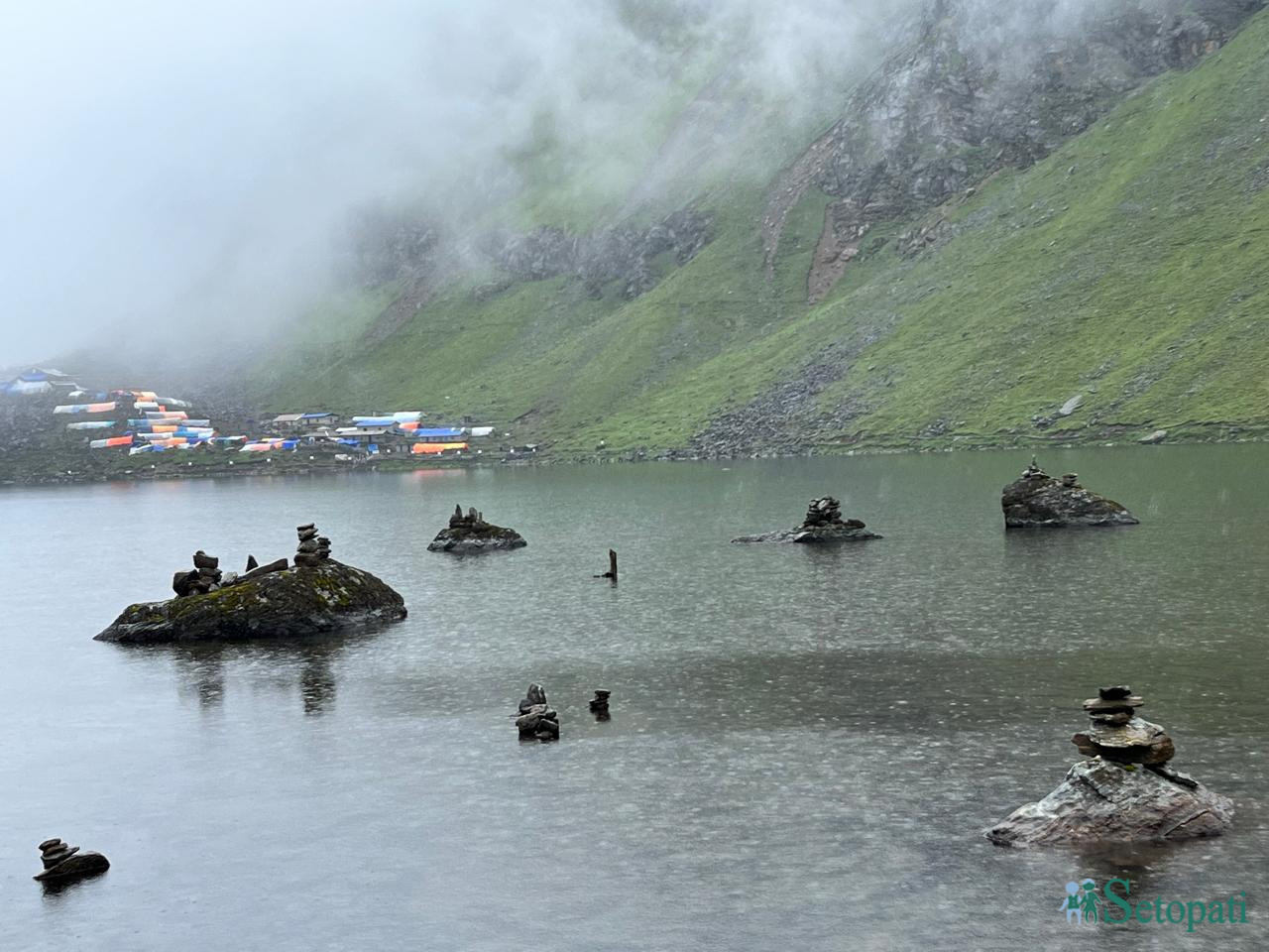 गोसाइँकुण्ड। तस्बिर: सुरेन्द्र फुयाल