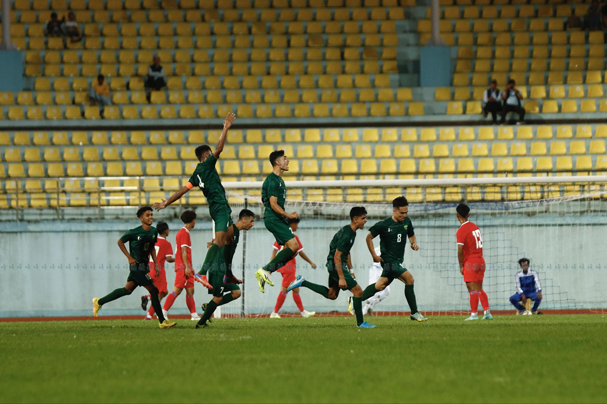 नेपाललाई १ -० ले पराजित गरेपछि खुसीयाली मनाउँदै पाकिस्तानी खेलाडी। तस्बिर: नवीनबाबु गुरूङ/सेतोपाटी