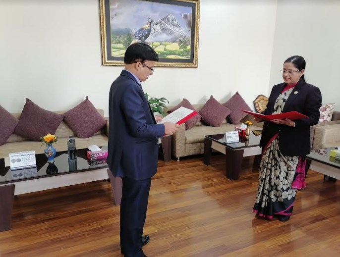 नेपाल इलेक्ट्रोनिक पेमेन्ट सिष्टमका नव नियुक्त संचालक रविनले लिए सपथ