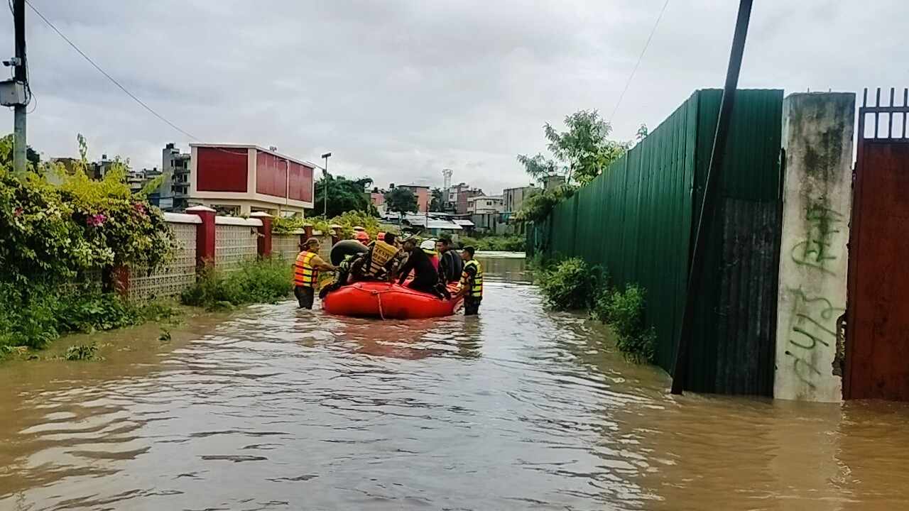 बागमती नदीमा फसेका ३ जनाको सकुशल उद्धार :: सेतोपाटी संवाददाता :: Setopati